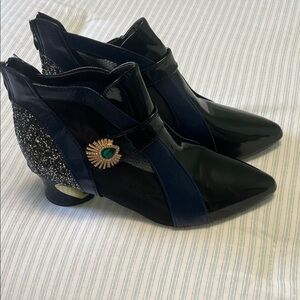 Source Unknown Black and Blue Ankle Boots with Glitter Heel